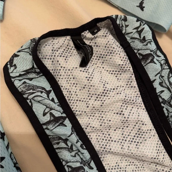 Specialized Shark Week Set: Jersey, Base Layer and Bib Shorts - Picture 6 of 7